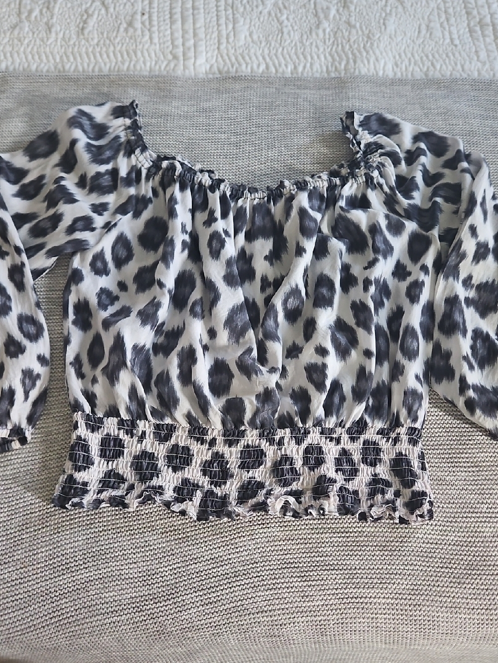 Smocked Hem Off-Shoulder Leopard Print Blouse - Black & White - Size Larhe